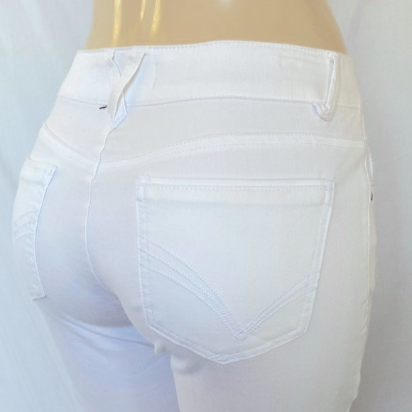 SALE!!! DEMOCRACY Jean Tummy Control Size 6 Skimmer Capri White Embroidered NWOT - Picture 3 of 10